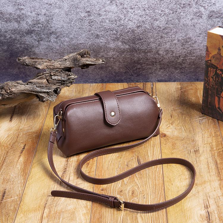 Light Retro Single Shoulder Handbag Tote Bag Mini Bag Lipstick Bag