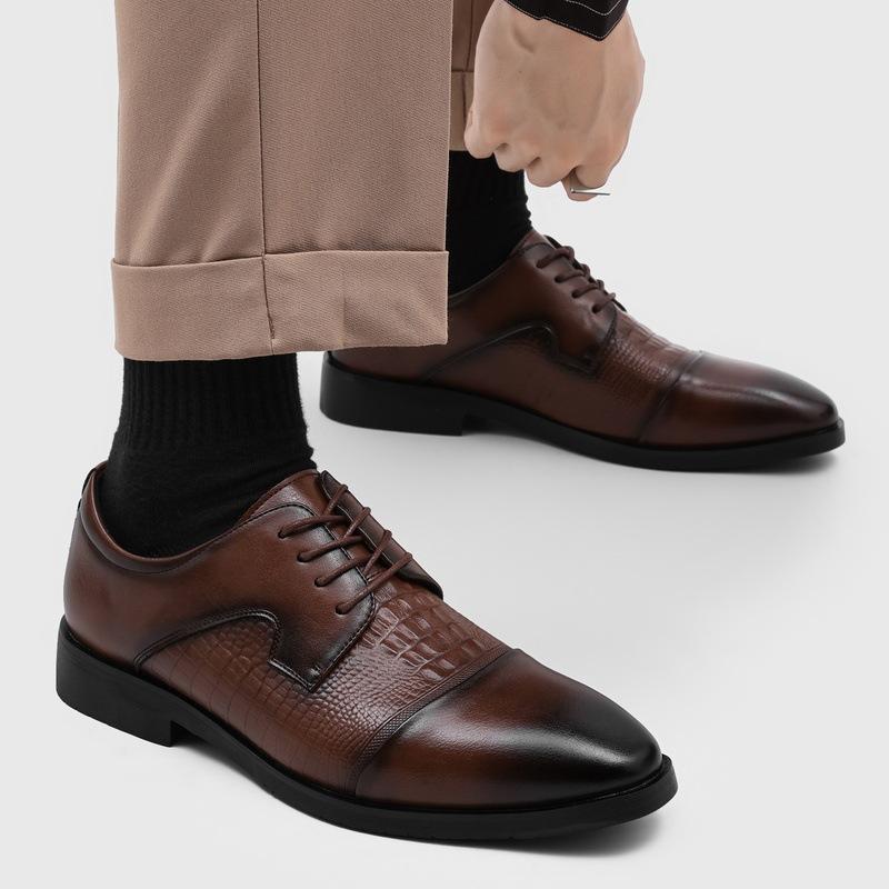 New Lace Designer Elegant Shoes Man Spring Autumn Business Casual Leather Shoe Male Fashion Solid Color Wedding Dress Shoes Man