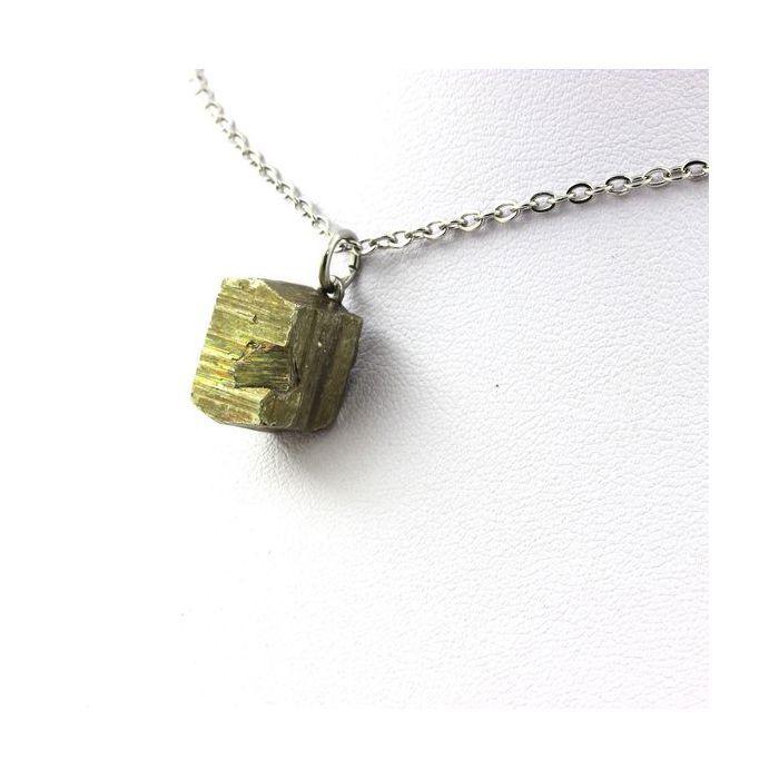 Pierres et Minéraux. Collier Pyrite brut. 29.56 ct. Ambas Aguas, La Rioja, Espagne.