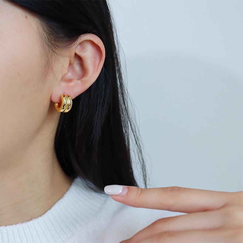 Шикарные серьги в форме буквы С: Ретро-люкс, простой и универсальный европейско-американский дизайн с серебром 925 пробы