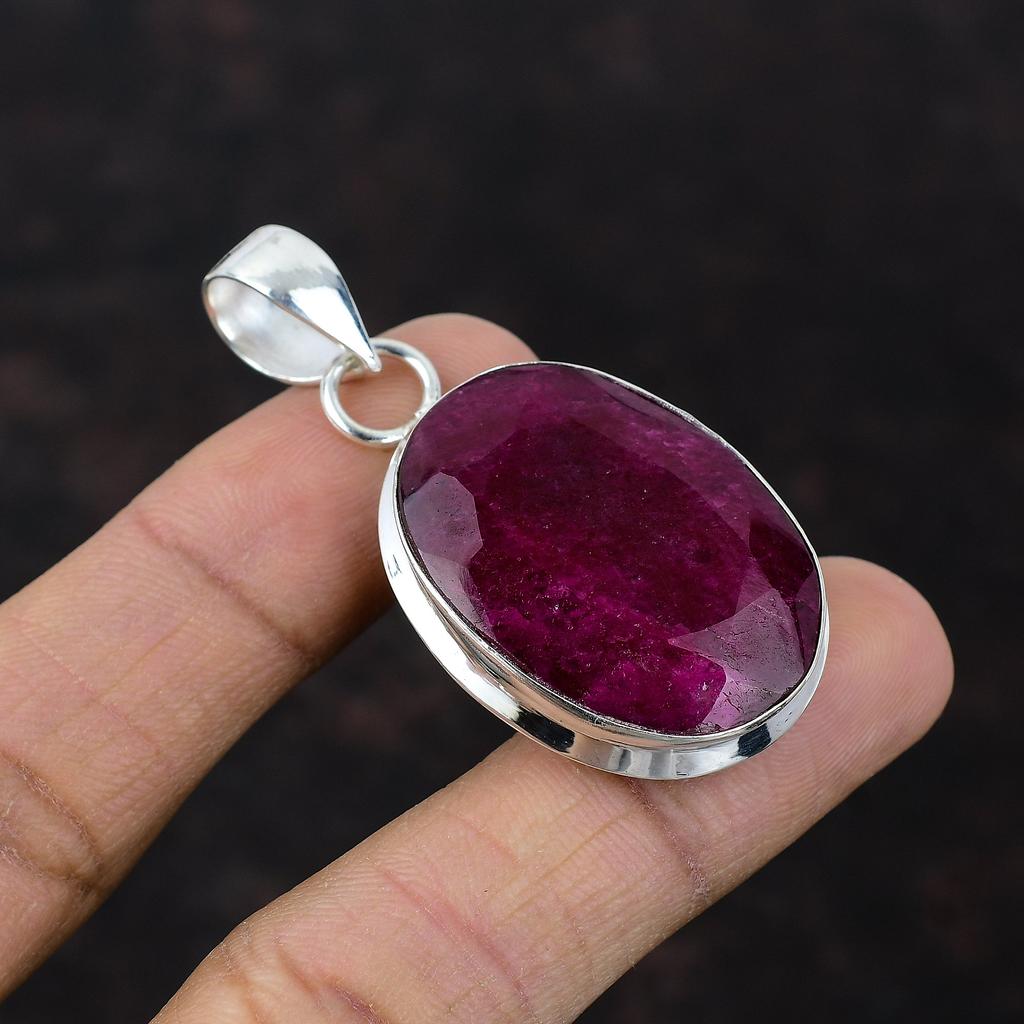 Граненый Кашмирский рубиновый кулон Кулон из натурального драгоценного камня Подвеска из стерлингового серебра 925 пробы Достойный кулон ручной работы Овальный камень Рубиновые украшения для подарка