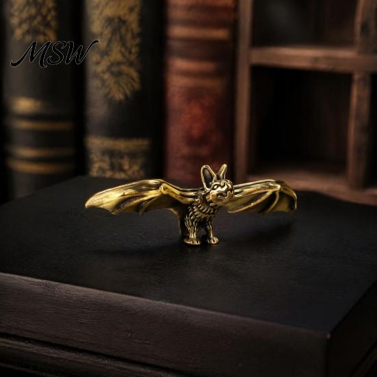Nostalgic Bat Replica Ornament Brass Figurines, Vintage Copper Flying Statue, Collectible Mini Animal Handcrafted Ornament, Desk Feng Shui Sculpture