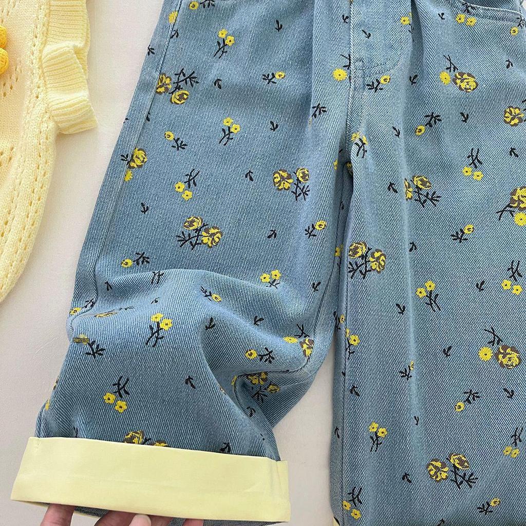 Осень 2025 Модный трикотажный комплект для девочек: Цветочный свитер, рубашка и джинсы