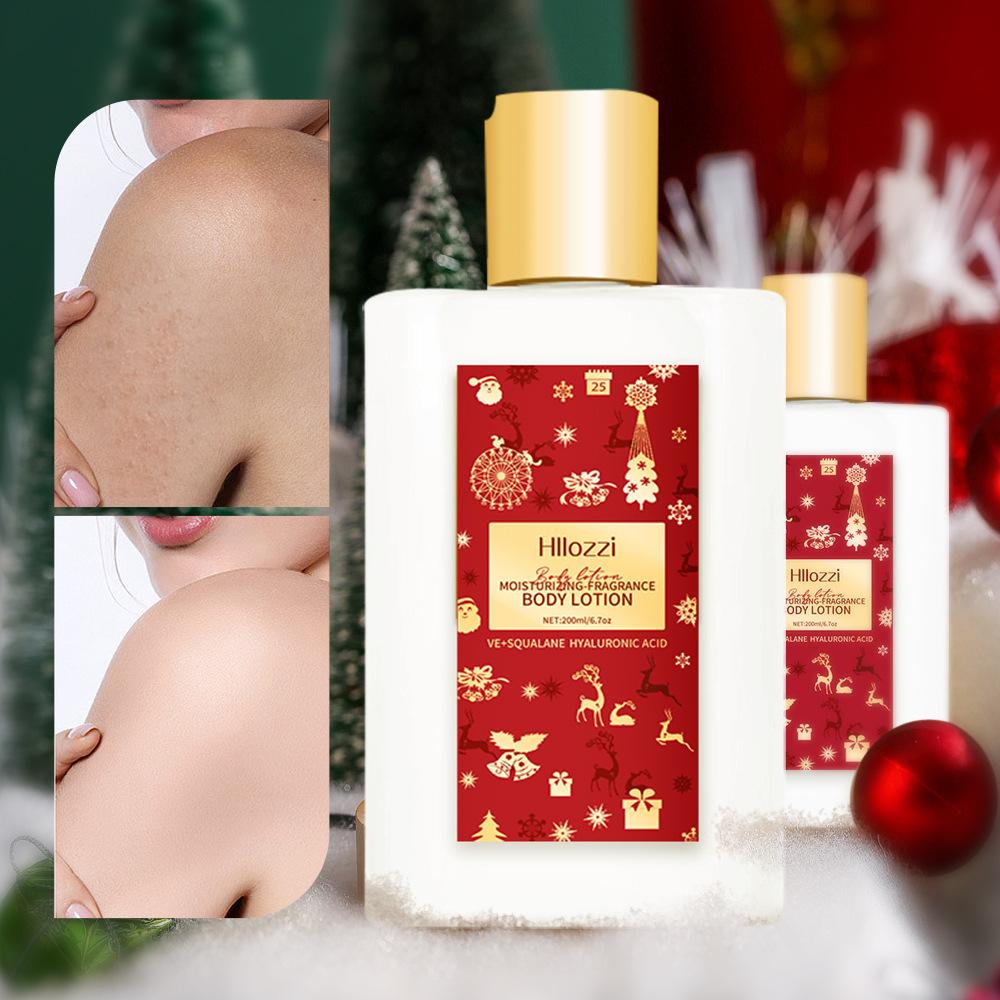 Молочко для тела в рождественском стиле освежает, нежирно увлажняет, отшелушивает и подтягивает кожу