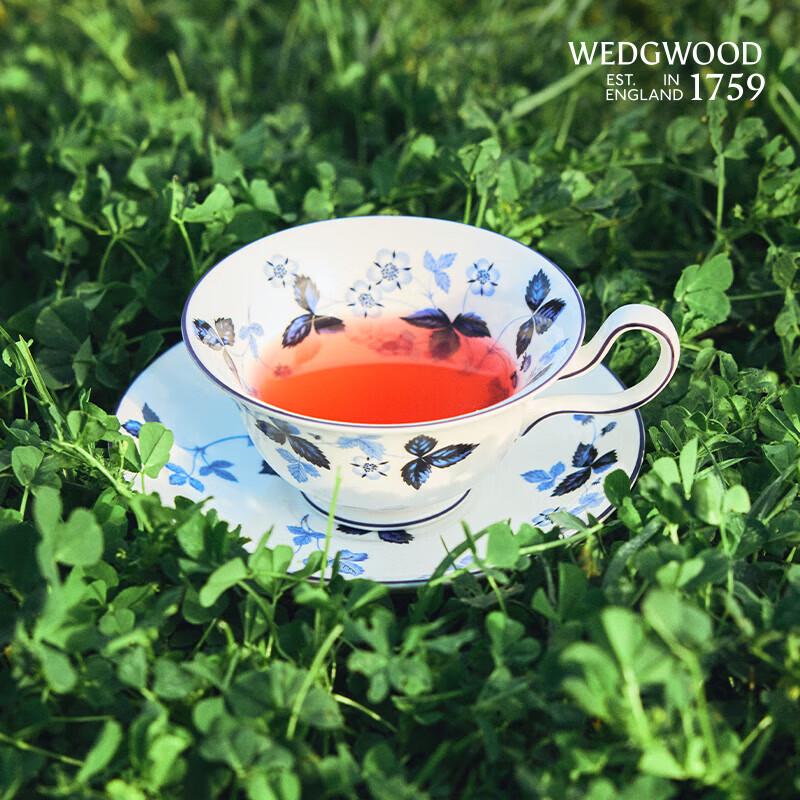 Wedgwood Чернильно-синяя цветочная чайная пара с клубникой