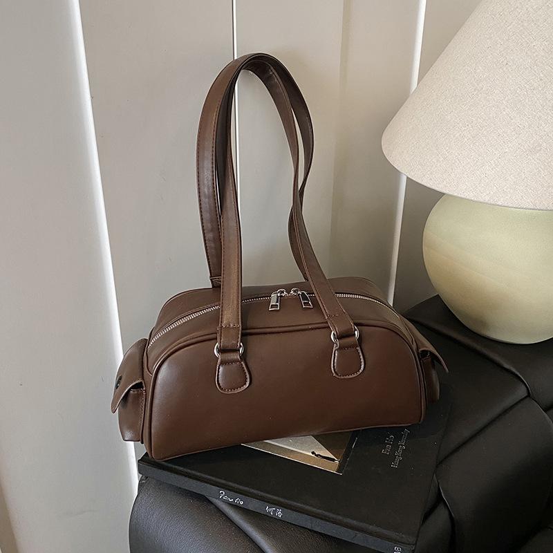 Autumn Retro Texture Bowling Bag Women's Bag 2025 New Simple Shoulder Pillow Bag Versatile Commuter Bag