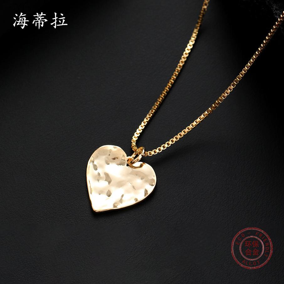 Золотая любовь плиссированная маленькая подвеска, модное маленькое прозрачное женское универсальное ожерелье из экологически чистого сплава