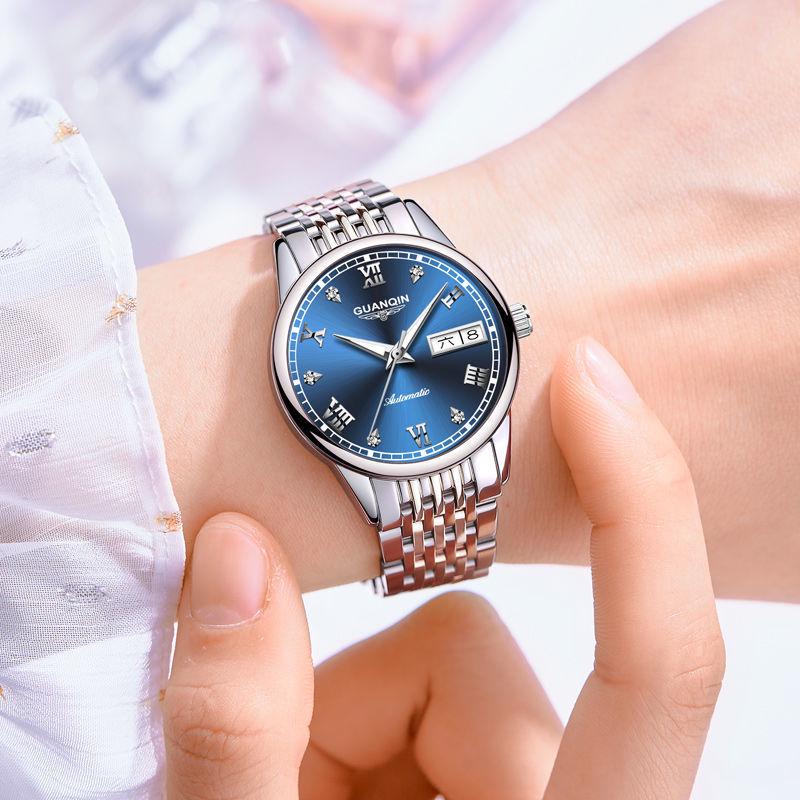 Женские минималистичные водонепроницаемые часы со швейцарскими стразами, двойным календарем, люминесцентным циферблатом и стальным браслетом.