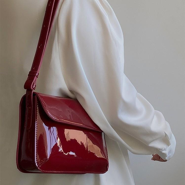 Retro Red Patent Leather Small Square Bag Underarm Bag 2025 New Fashionable Versatile Square Portable Shoulder Bag Messenger Bag