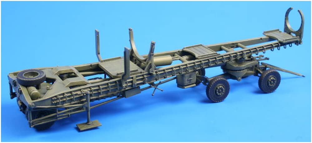Special Hobby German Rocket Trailer with Lifting Equipment Plastic Model SHA7212 1/72 V-2