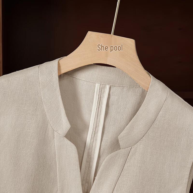 Женский жилет от костюма с V-образным вырезом на одной пуговице