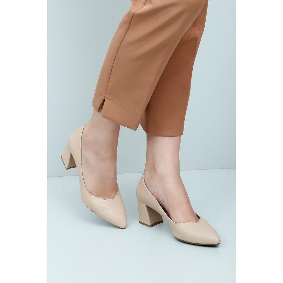 Женские кожаные классические туфли на каблуке