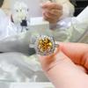 Желтое кольцо с муассанитом 1-2 карата: Модные женские украшения с сертификатом, подтвержденные оценкой.