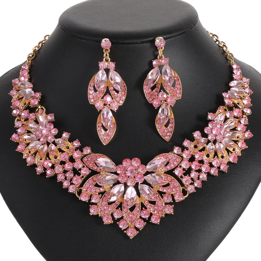 2026 Vintage Necklace Set Women 2 Piece Set Leaves Flower Exaggerated Luxury Jewelry New Bride Wedding Accessories