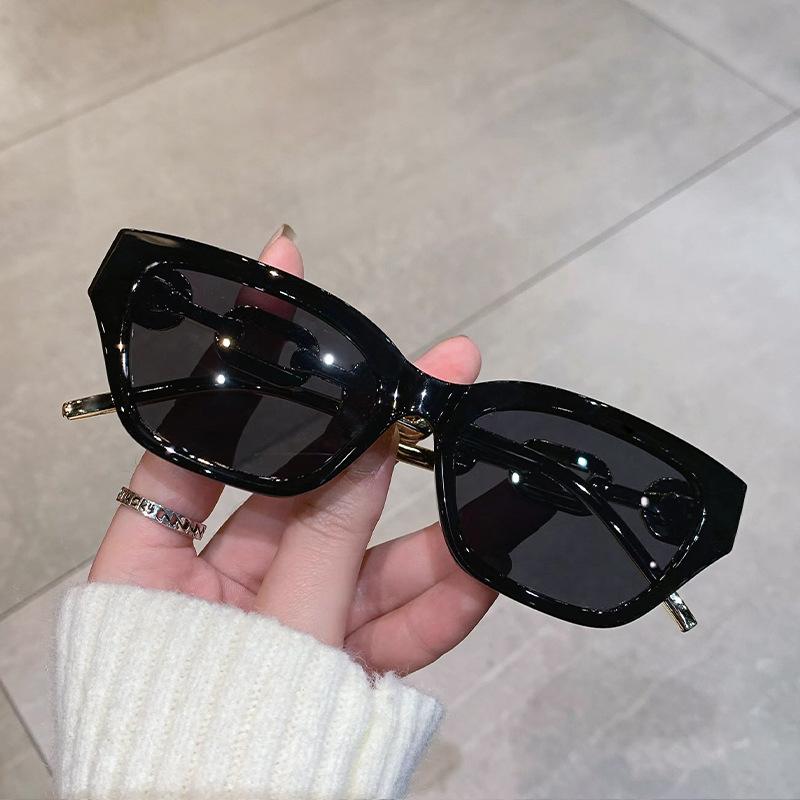 Vintage Cat Eye Sunglasses for Men Women Small Metal Chain Sunglasses Eyeglasses Shades