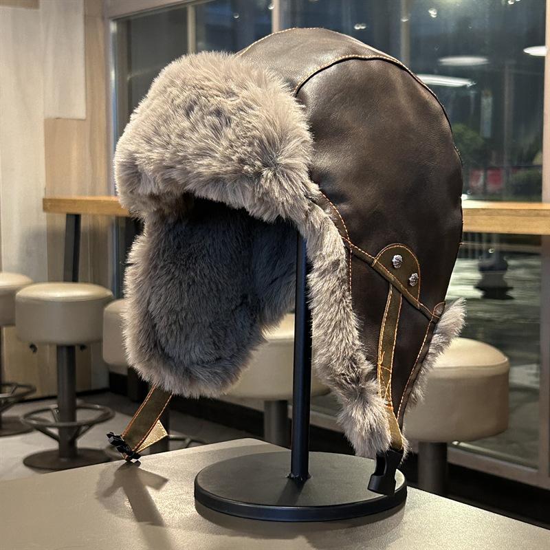 Кожаная Ретро Шапка Лей Фэна для Мужчин и Женщин Зимой Плюс Бархатная Утепленная Теплая Защита Ушей Северо-Восточная Уличная Велосипедная Холодная Снежная Шапка