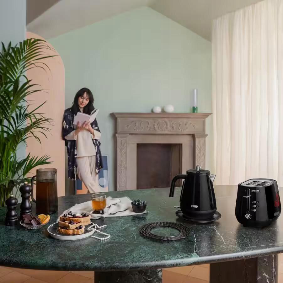 De'Longhi kby2001.bk electric kettle 1.7L Black