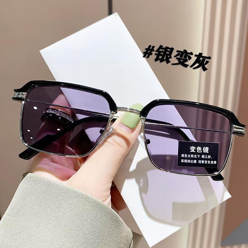 High definition anti-blue reading glasses men and women business classic eyebrow frame half frame reading glasses metal large frame flat mirror