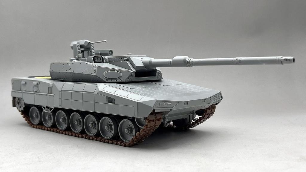 Amusing Hobby 1/35 Leopard 2 A-RC 3.0 Основной боевой танк следующего поколения Пластиковая модель AMH35A062 (танк)