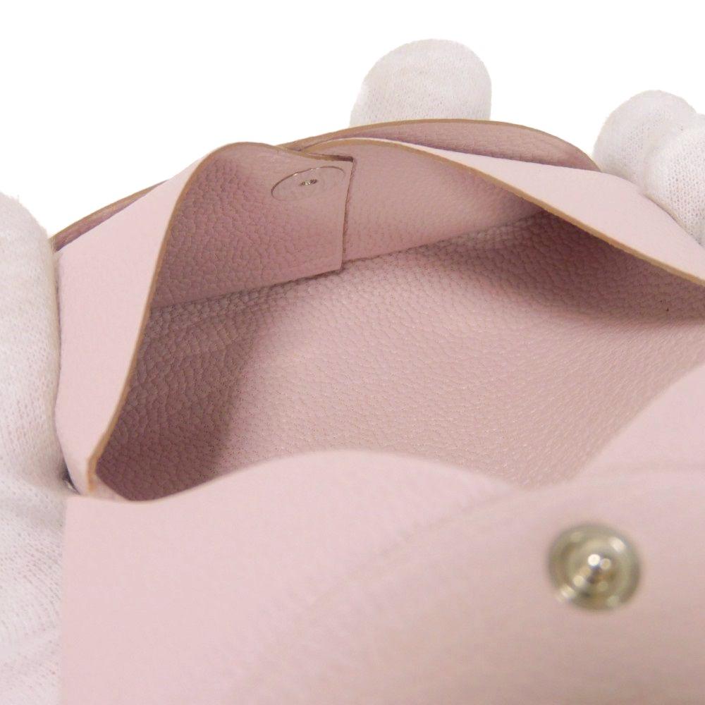 Сумка 9212 Calvi 7946 из козлиной кожи Chevre Mysore с логотипом, оттиснутым фольгой, пастельно-розового цвета, в отличном состоянии 13808