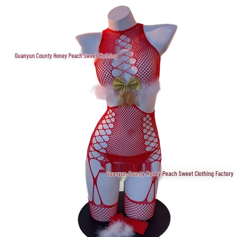 Красные сетчатые чулки с золотым бантом и пушистым рождественским акцентом