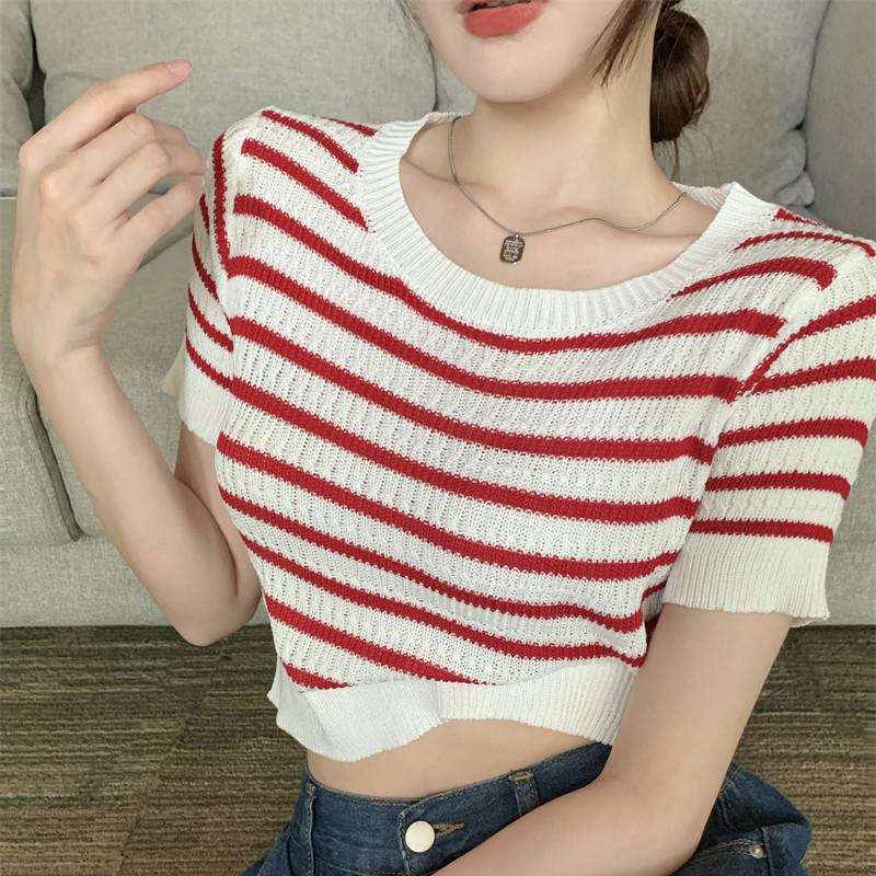 Fashion Short-sleeved Striped Knit Sweater Women Summer Thin Design Sense Slim Top Casual Summer Essential Comfort and Style Slim Fit Pullovers Tees