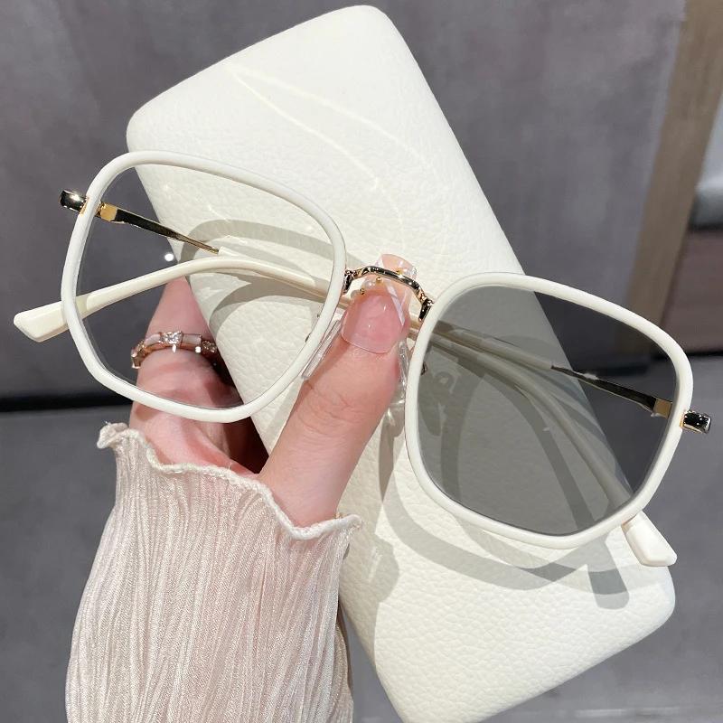 Trendy Milky Coffee Photochromic Myopia Glasses Anti Blue Light Sunglasses Women Fashionable Polygonal Short Sight Glasses