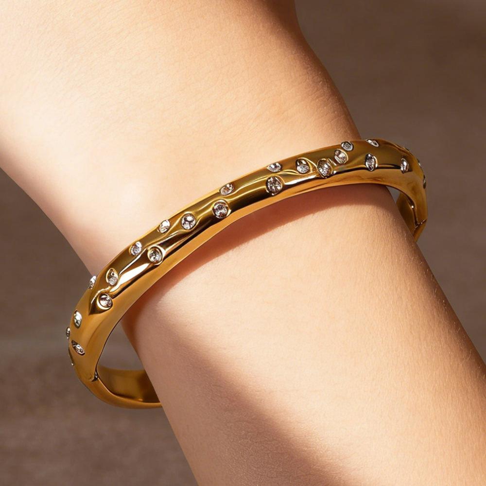 New Temperament Niche Bracelet Star Zircon Hand Jewelry Star and Moon Elegant Ladies Bracelet