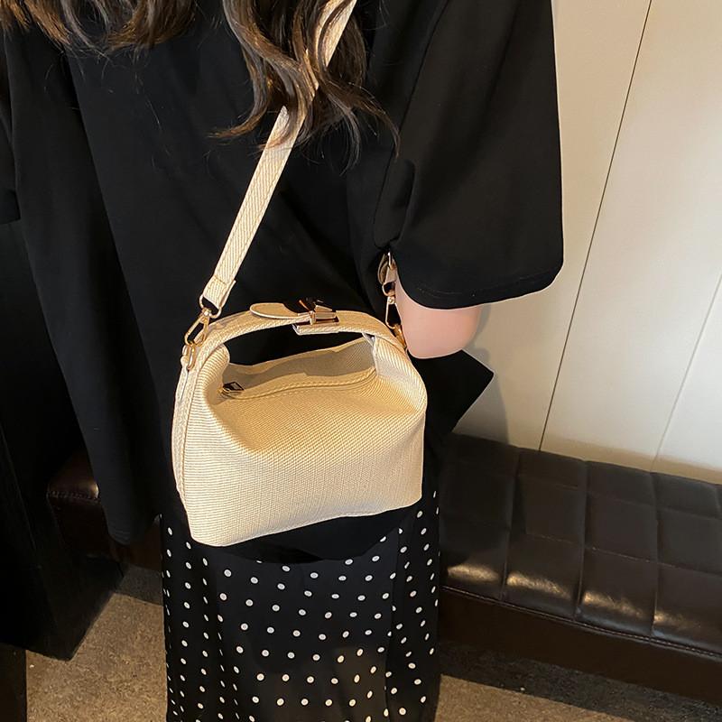 Chic 2024 Summer Fashion Pu Shoulder And Crossbody Bag With Elegant Stitching