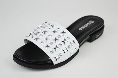 Шлепанцы 2212 36 Белые кожа