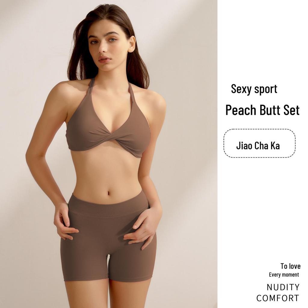 Женский персиковый комплект для йоги с эффектом подтяжки бедер: Спортивный комплект из двух частей: брюки три четверти с перекрестными лямками на спине.