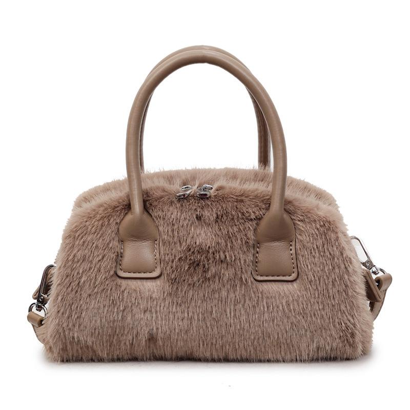 Премиальная плюшевая женская сумочка 2025 новая модная осенне-зимняя плюшевая сумка универсальная нишевая на плечо/кроссбоди