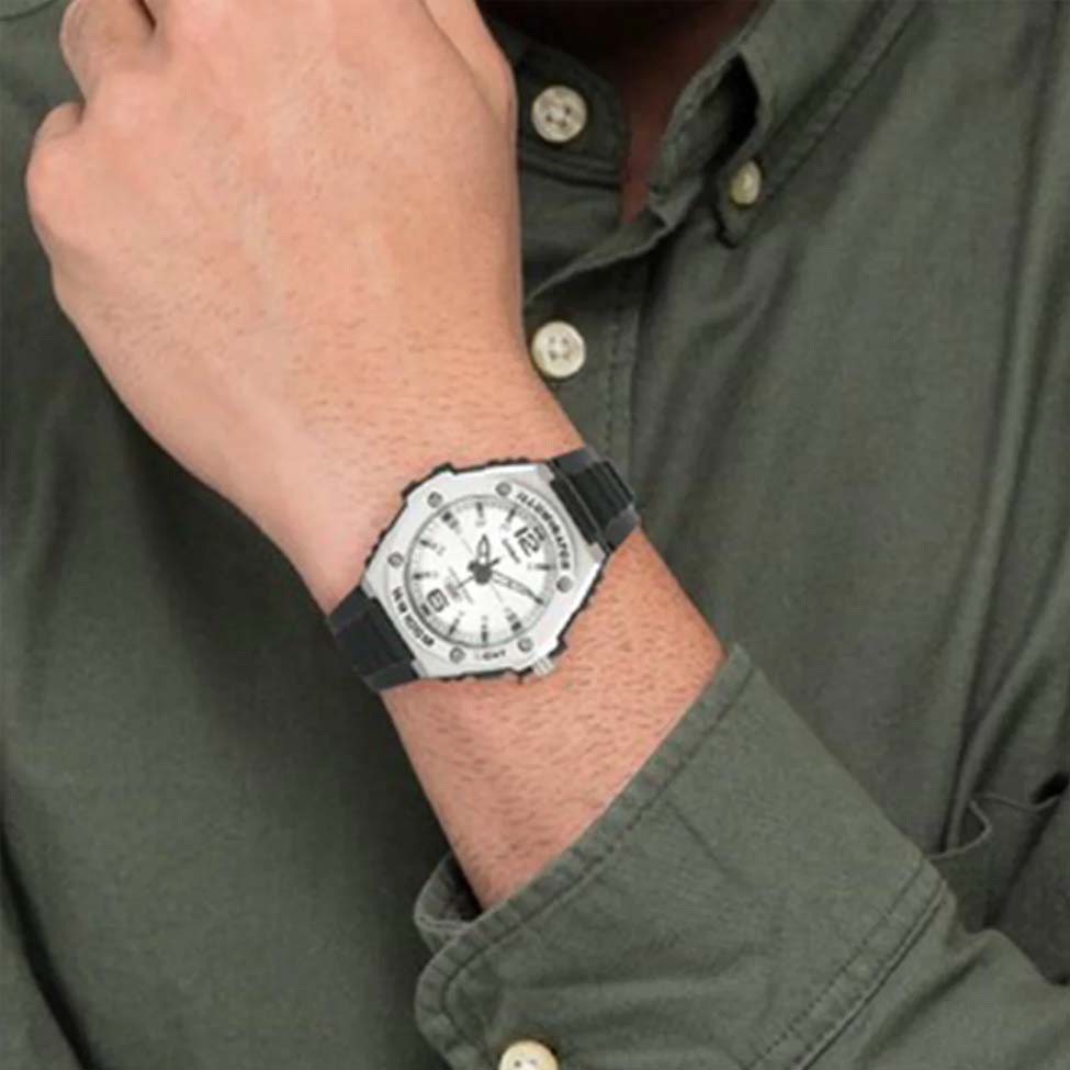 Casio Серия для молодежи Круглый циферблат Три стрелки Кварцевый механизм Ремешок из смолы Часы Мужские часы Черный MWA-100H-1A