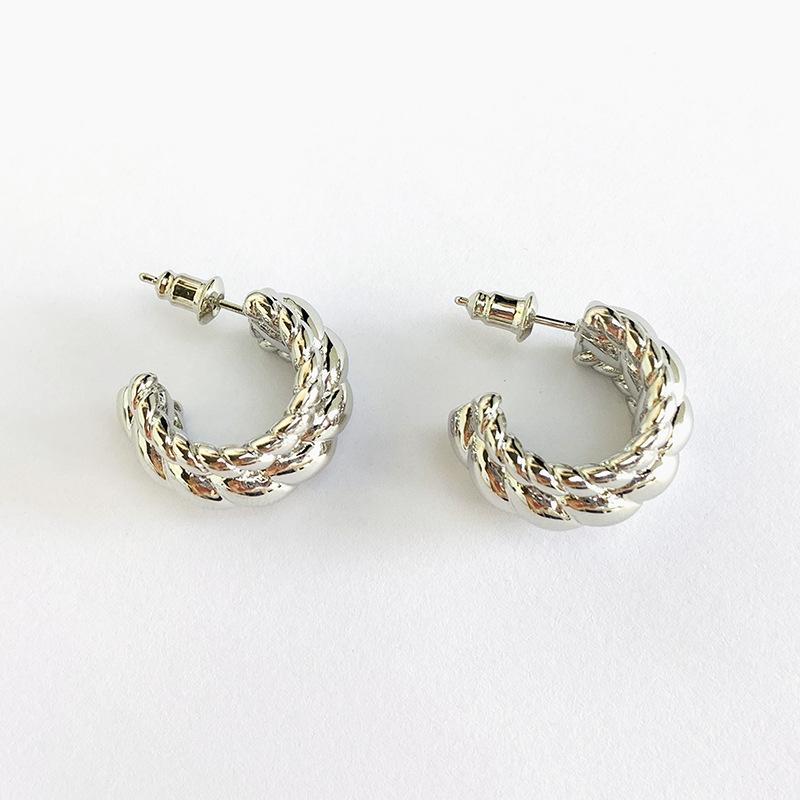 Серьги-крученые женские серьги ins wind fashion cold wind простые серьги-кольца C персонализированные серьги 2025 новые