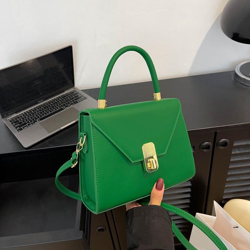 Женская сумка Маленькая квадратная сумка с поворотным замком Сумка Simple Style Аксессуары Женская сумка в иностранном стиле Сумка через плечо Crossbody