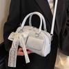 Корейская версия популярной весенне-летней дофаминовой простой портативной сумки-бостонки, нишевая повседневная сумка-мессенджер в иностранном стиле для通勤, женская