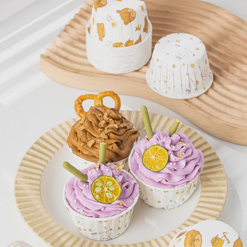 Бумажная форма для кексов с новогодним рисунком — термостойкая, с загнутыми краями для выпечки на год Змеи