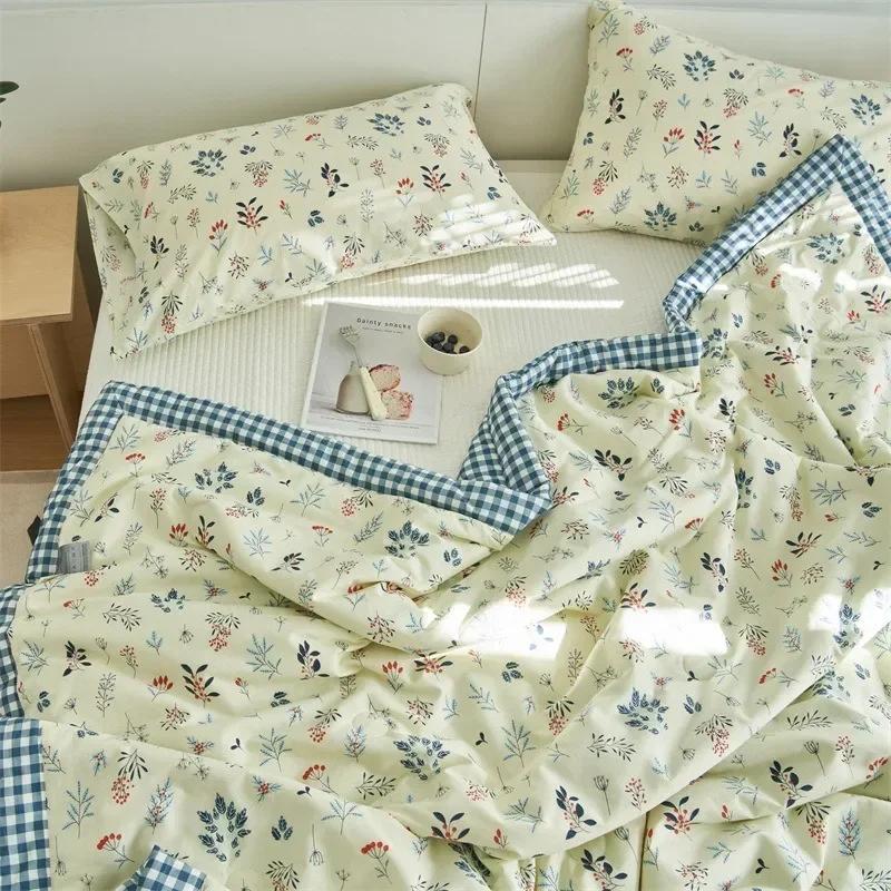 1PC Cotton Thin Quilt Lightweight Fluffy Summer Blanket Soft Breathable Summer Household Bedding Machine Washable Queen Quilt