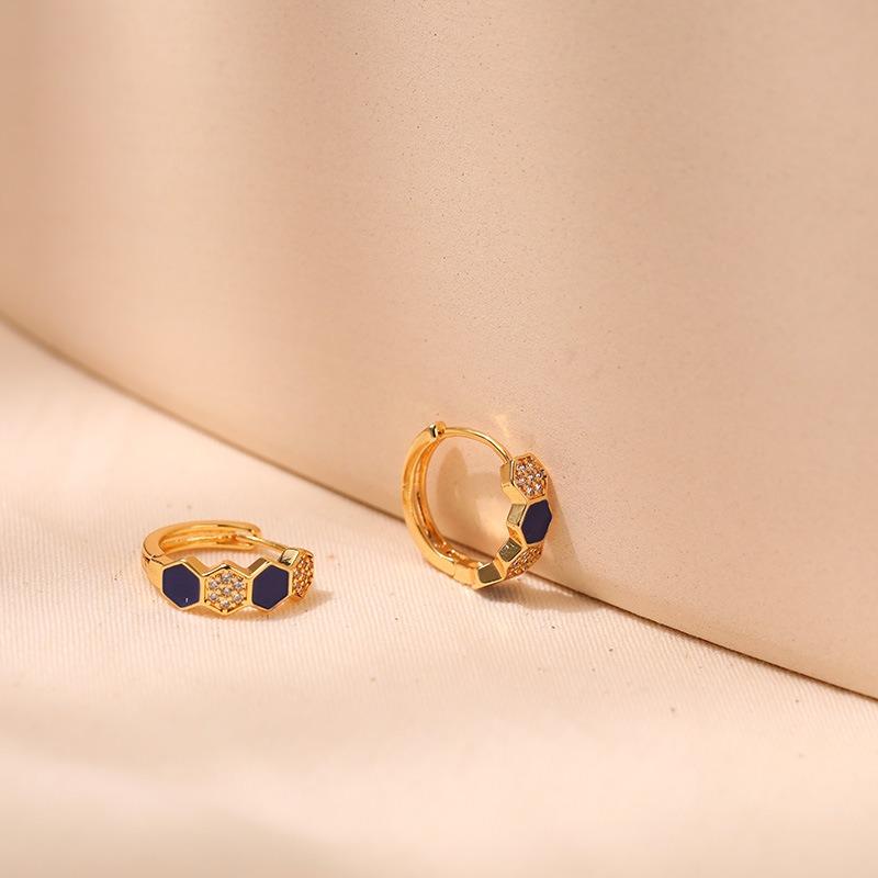 Тонкие серьги-кольца с покрытием K Gold, медь, инкрустация цирконами, эмаль, для женщин
