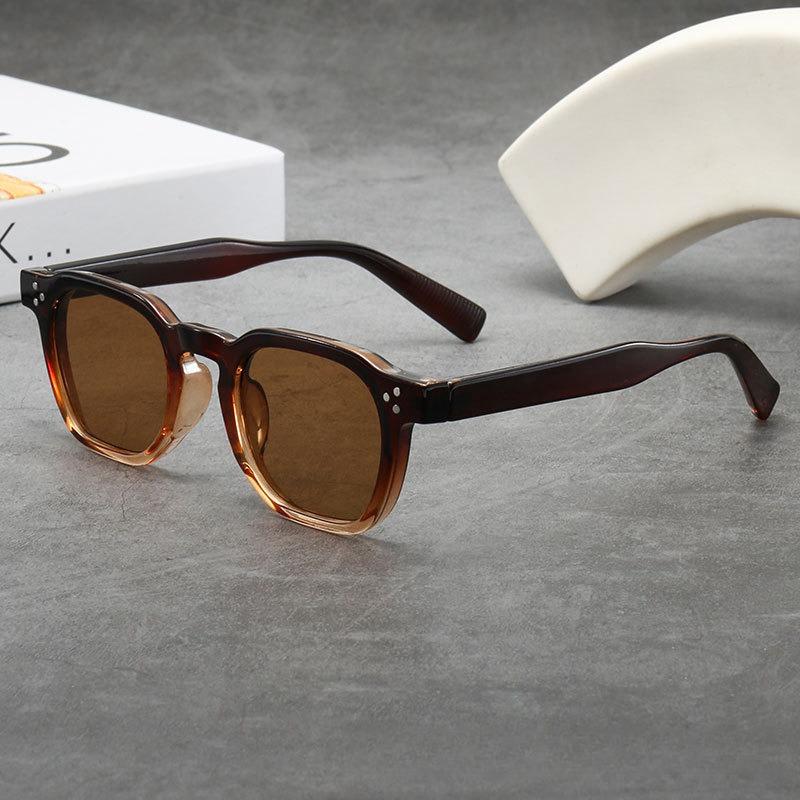 New Leisure Luxury Thick Framed Sunglasses Classic Square Small Frame Uv Resistant Street Photography Uv400 Shades Glasses