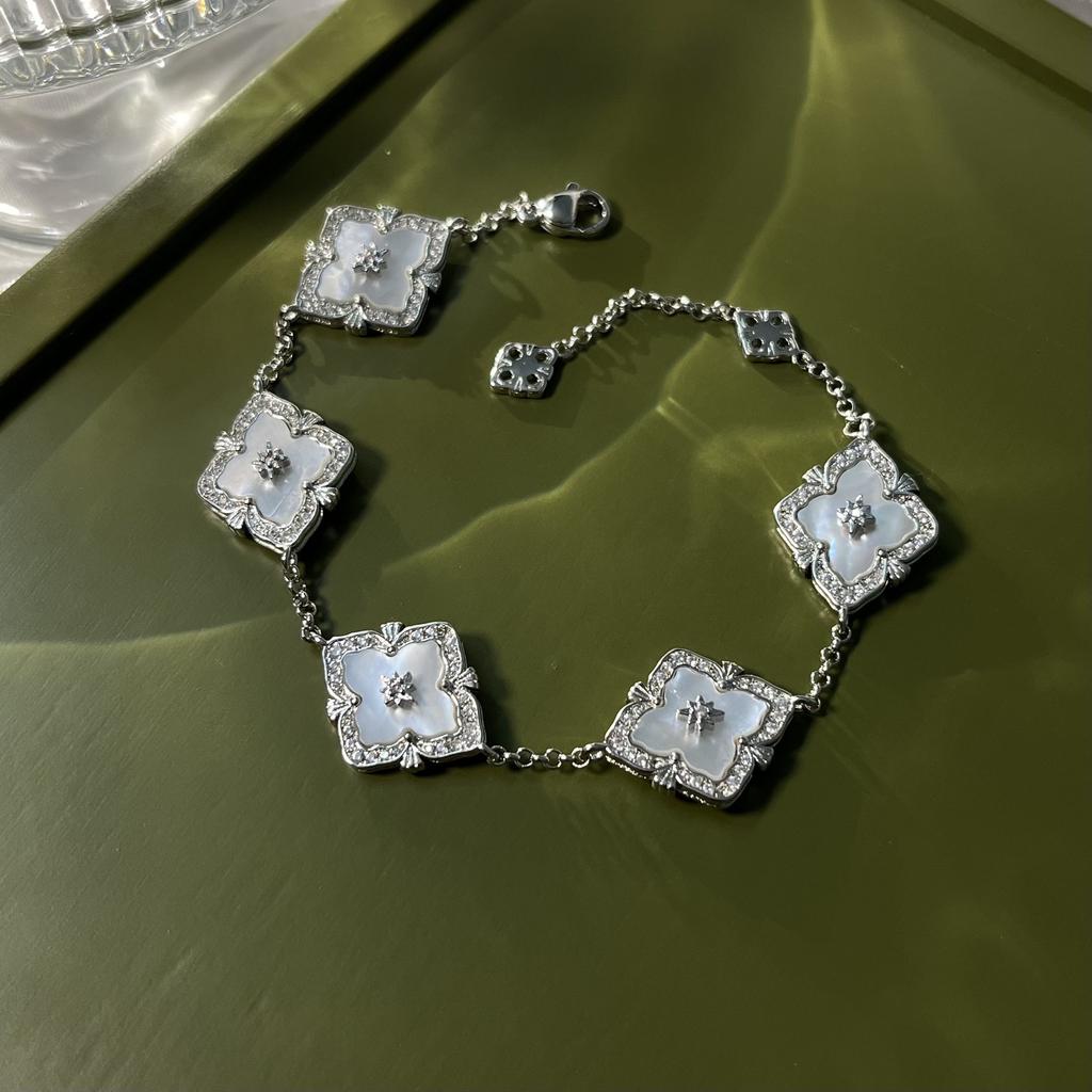 Решетки на окна Бучи Четырехлистный клевер Натуральный белый Перламутровое ожерелье и браслет Набор Легкая роскошь Холодный ветер Прямой эфир Специальный