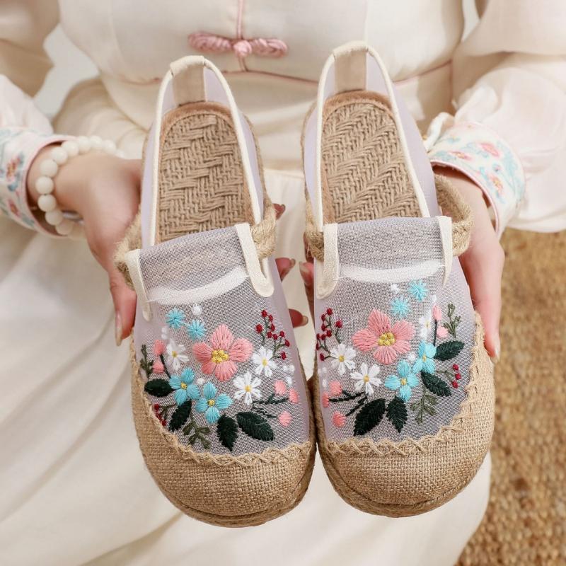 Женские винтажные повседневные сетчатые туфли с вышивкой, летние новые дышащие туфли на плоской подошве, женские удобные легкие кроссовки, женские мокасины без застежек