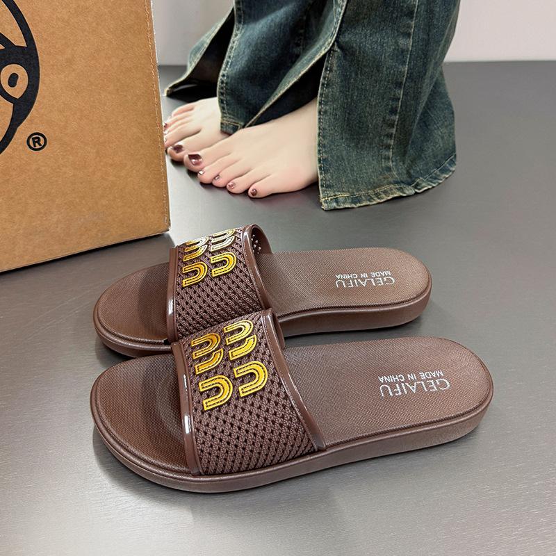 Женские летние тапочки, новая модная маленькая ароматная пляжная обувь, популярные универсальные комнатные прохладные тапочки
