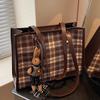 Premium Large-Capacity Plaid Bag Women'S Retro Versatile Handbag Commuter Shoulder Tote Bag