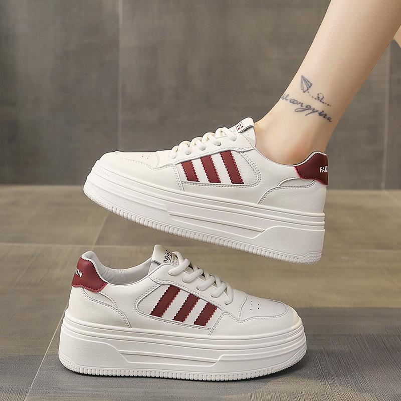 Кожаные туфли на платформе белые женские ins tide весна 2025 новая мода универсальные увеличивающие рост повседневные спортивные туфли для женщин