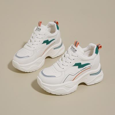 Белые кроссовки на платформе для женщин 2025 на шнуровке дышащие спортивные кроссовки женские нескользящие на толстой подошве вулканизированная обувь