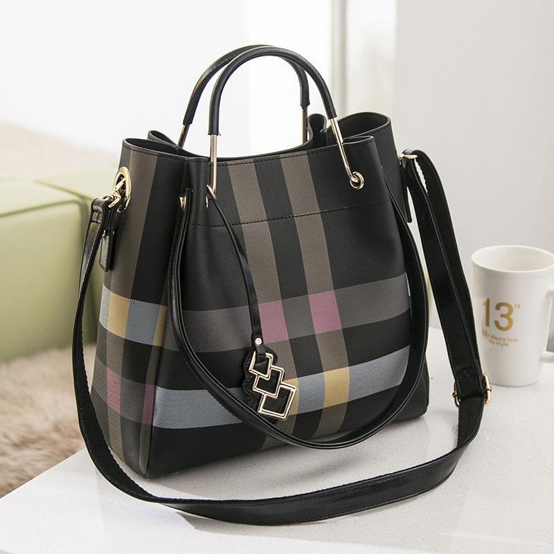 Checkered Women's Bag New Versatile Bag Water Bucket Bag Large Capacity Women's Handheld Diagonal Straddle Bag