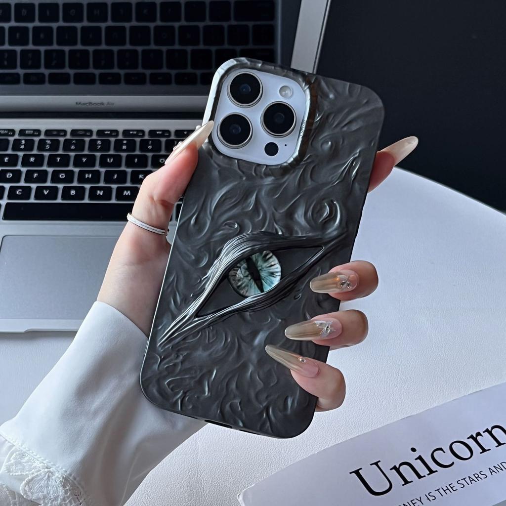 Подходит для iPhone17 Трехмерный чехол для мобильного телефона «Демонический глаз» Apple 16proMax Матовый с текстурой 15 Защитный чехол