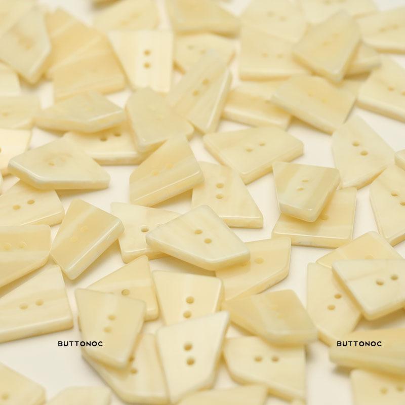 5Pcs Two Eyes Diagonal Head Triangular Resin Button Trench Coat Women'S Clothing Large Clothes Decorative Buttons Sweater Jacket Decorative Buttons