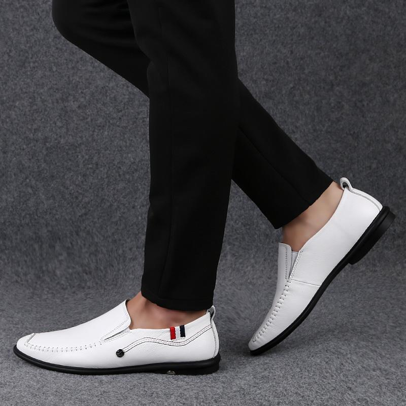 Модные высококачественные мужские классические белые повседневные туфли для вождения из коровьей кожи Модные деловые мужские кожаные туфли Повседневные остроносые лоферы
